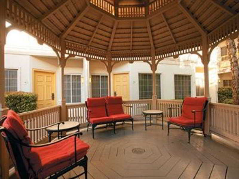 La Quinta By Wyndham Dallas - Addison Galleria Exterior photo